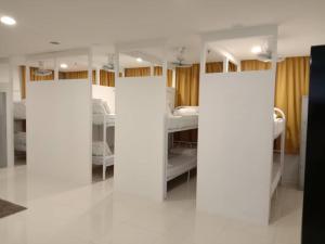 Postel nebo postele na pokoji v ubytování Valencia Dorm at Mercu Summer Suites KLCC