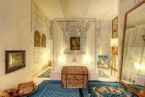 سرير أو أسرّة في غرفة في Chateau Třebešice