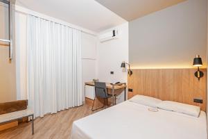 Postel nebo postele na pokoji v ubytování Slim Curitiba Alto da XV