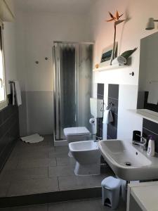 a bathroom with a toilet and a sink and a shower at La Scogliera in Avola