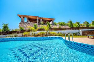 Bassein majutusasutuses Kolymbia Village või selle lähedal
