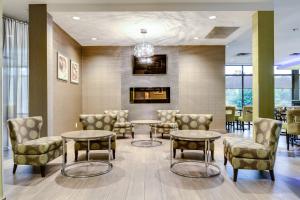 The lounge or bar area at Holiday Inn Sudbury, an IHG Hotel