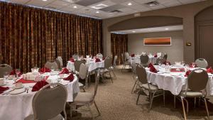 Holiday Inn Winnipeg - Airport West, an IHG Hotel