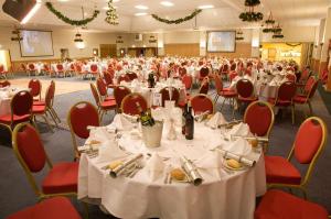 מסעדה או מקום אחר לאכול בו ב-Holiday Inn Wolverhampton - Racecourse, an IHG Hotel