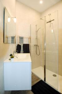 Et badeværelse på Le jardin du port + 35 billeder