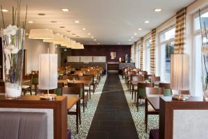 Holiday Inn Express Gütersloh, an IHG Hotelにあるレストランまたは飲食店