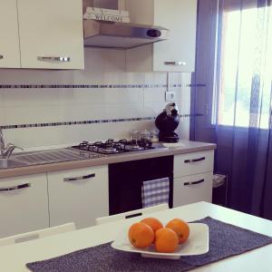 Kuhinja oz. manjša kuhinja v nastanitvi A Casa di Tony Sicilian Holidays. White