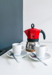 Coffee and tea making facilities at Appartamento in centro storico - via Mascarella - Università