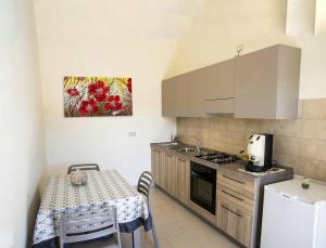 A kitchen or kitchenette at LE PITTURE casa di campagna Még 11 kép