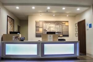 Ο χώρος του λόμπι ή της ρεσεψιόν στο Holiday Inn Express Hotel & Suites Athens by IHG +40 φωτογραφίες