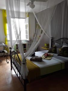 Letto o letti in una camera di chambre et table d’hôte au Diamant