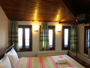 Postel nebo postele na pokoji v ubytování Guesthouse Eleni