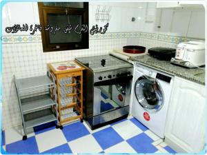 Dapur atau dapur kecil di Mangrove Corniche Families Luxury Furniture Apartments