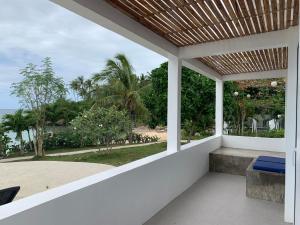 Garður fyrir utan Cebu R Resort Tabuelan