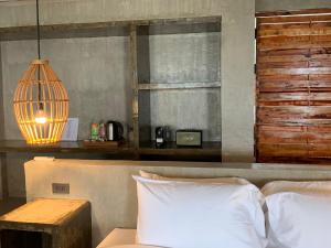 Rúm í herbergi á Cebu R Resort Tabuelan