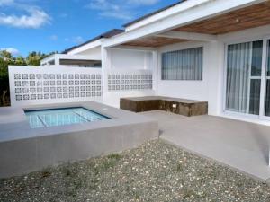 Sundlaugin á Cebu R Resort Tabuelan eða í nágrenninu