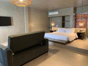 Rúm í herbergi á Cebu R Resort Tabuelan