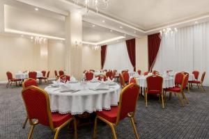 Foto da galeria de Ramada by Wyndham Shymkent em Shymkent