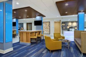 The lobby or reception area at Holiday Inn Express & Suites - Lake Charles South Casino Area, an IHG Hotel