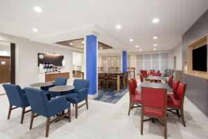 Restoran atau tempat lain untuk makan di Holiday Inn Express & Suites Amarillo, an IHG Hotel