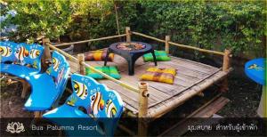 Bua Patumma Resort外面的花园