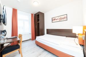 Postel nebo postele na pokoji v ubytování Hotel Rheinfelderhof
