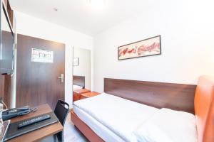 Postel nebo postele na pokoji v ubytování Hotel Rheinfelderhof