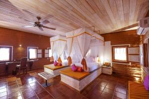 Postel nebo postele na pokoji v ubytování Ayurvie Sigiriya - Ayurvedic Retreat by Thema Collection