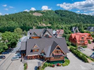 Nespecifikovaný výhled na hory nebo výhled na hory při pohledu z aparthotelu