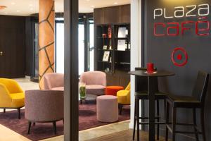 Posezení v ubytování Crowne Plaza Hotel Brugge by IHG