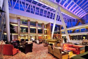 
A restaurant or other place to eat at Crowne Plaza Beijing International Airport, an IHG Hotel
