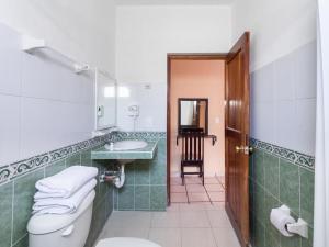 Koupelna v ubytování Hotel Costa Azul + 37 fotografií