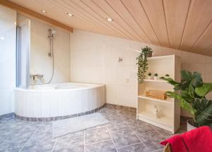 A bathroom at Ferienwohnung Kienast