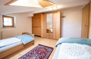 A bed or beds in a room at Ferienwohnung Kienast