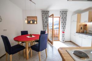 A kitchen or kitchenette at Ferienwohnung Kienast