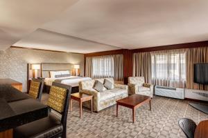 Χώρος καθιστικού στο Crowne Plaza Hotel Foster City-San Mateo, an IHG Hotel