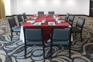 a table in a room with chairs and a red table at Holiday Inn Queretaro Zona Krystal, an IHG Hotel in Querétaro