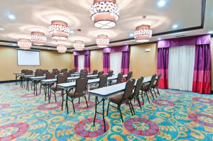 Konferenční prostory v ubytování Holiday Inn Express & Suites San Antonio Frost Bank Center by IHG
