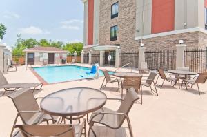 Bazén v ubytování Holiday Inn Express & Suites San Antonio Frost Bank Center by IHG nebo v jeho okolí