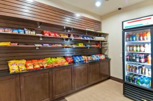 Supermarket nebo jiné obchody v  hotelu nebo okolí