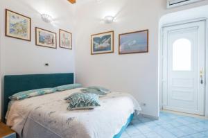 a bedroom with a bed with pillows on it at L'ARCO DEI QUATTRO VENTI in Minori