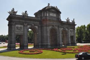 a large monument with flowers in a park at Moderno y funcional apartamento en el centro-El rastro in Madrid +7 photos