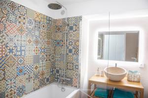 A bathroom at Cosy apartment Promenade des Anglais