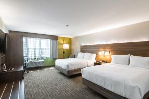 Postel nebo postele na pokoji v ubytování Holiday Inn Express & Suites Camarillo by IHG