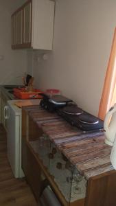 Kuchyň nebo kuchyňský kout v ubytování APARTMAN RITA