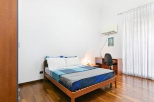 Posteľ alebo postele v izbe v ubytovaní Vittorio Emanuele & Via Roma Colorful Apartment