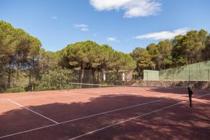 Tenis alebo squash v ubytovaní Mas Peirot Sitges alebo jeho okolí