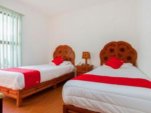 A bed or beds in a room at OYO Hotel Montes, Atlixco Puebla