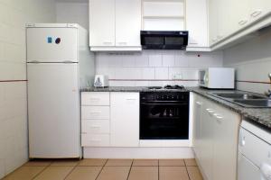 Dapur atau dapur kecil di At011 Primera línea con piscina