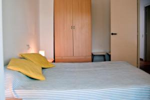 Katil atau katil-katil dalam bilik di At011 Primera línea con piscina +12 gambar